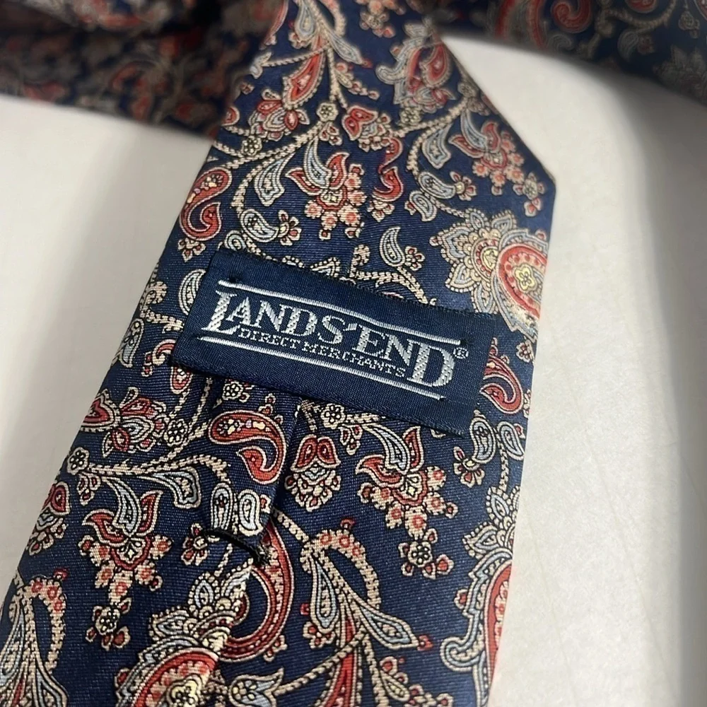 👨🏻‍💼Lands end tie Paisley